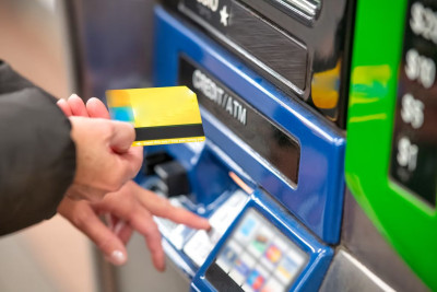 Разница между взысканием и арестом карты